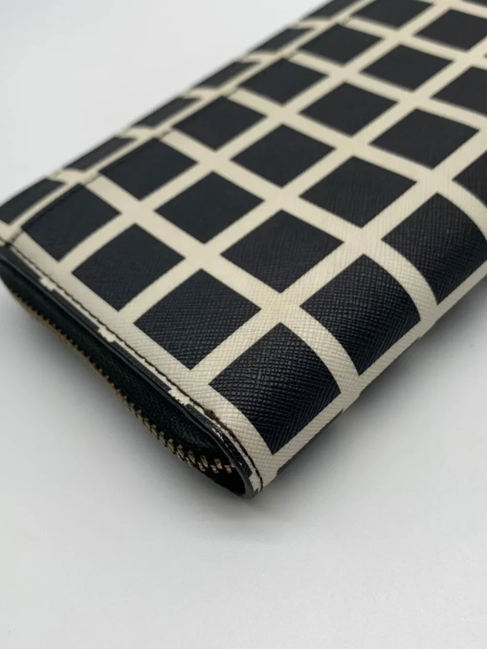 Kate Spade Black & White Saffiano Leather Neda Laurel Way Wallet